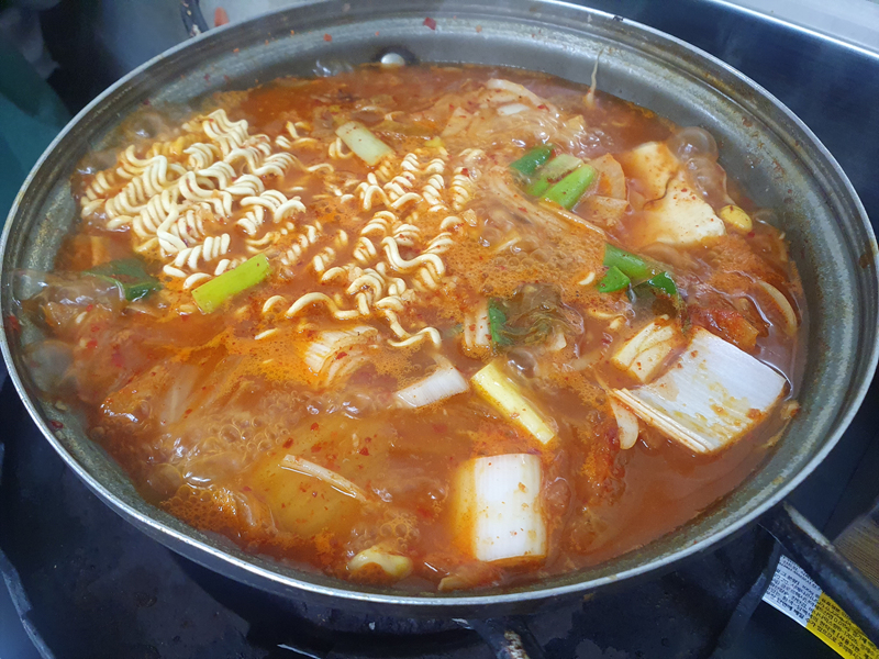 덜익은-김치찌개