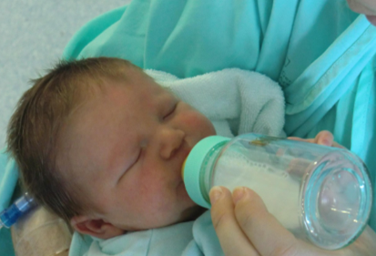 모유수유 vs 분유수유, 우리 아기에게 어떤 것이 더 좋을까요?