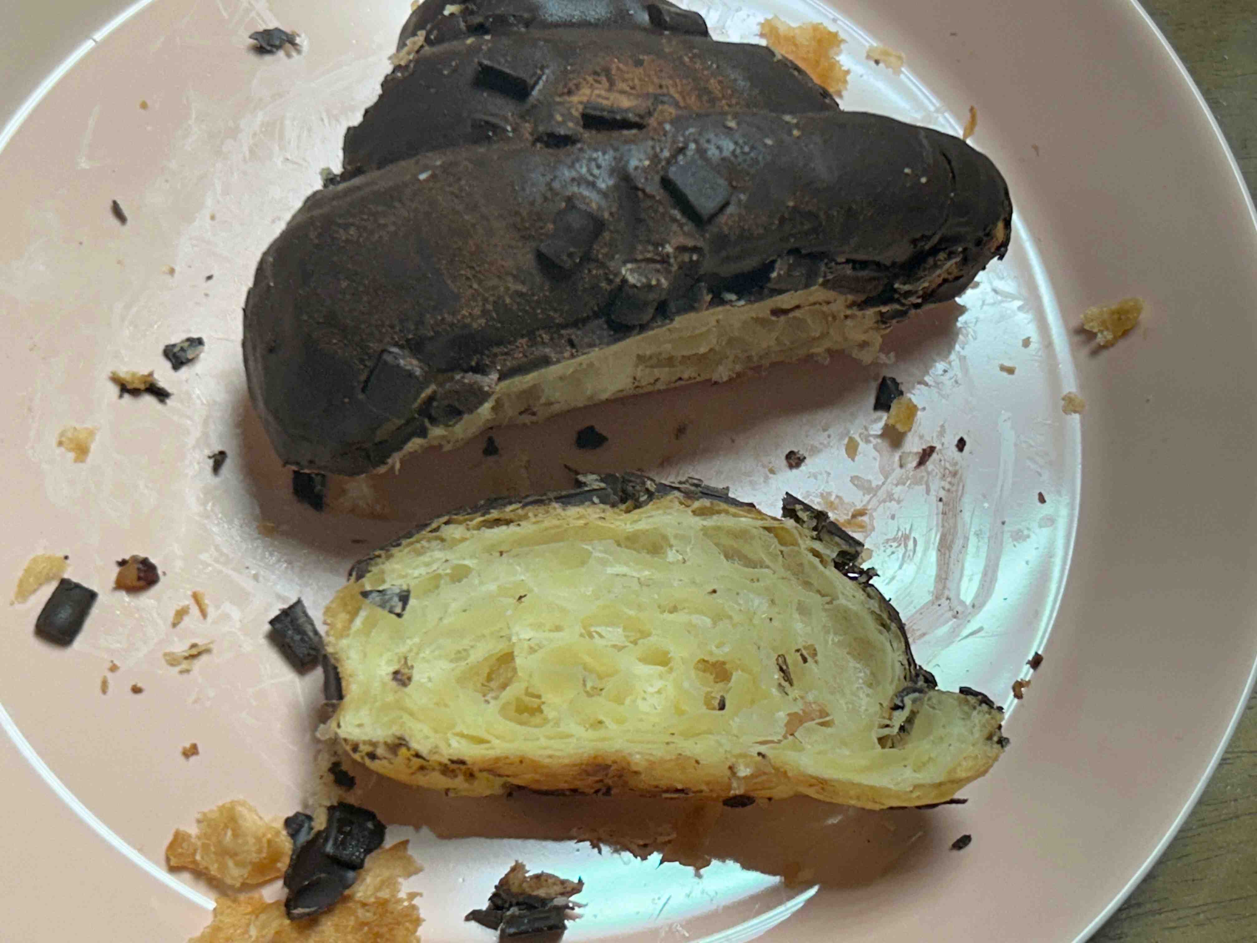 초코 크루아상 단면