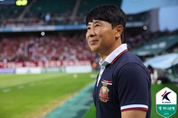 김기동 감독상: 4월 이달의 감독상 수상! FC서울 선두 질주와 역대급 대기록 분석