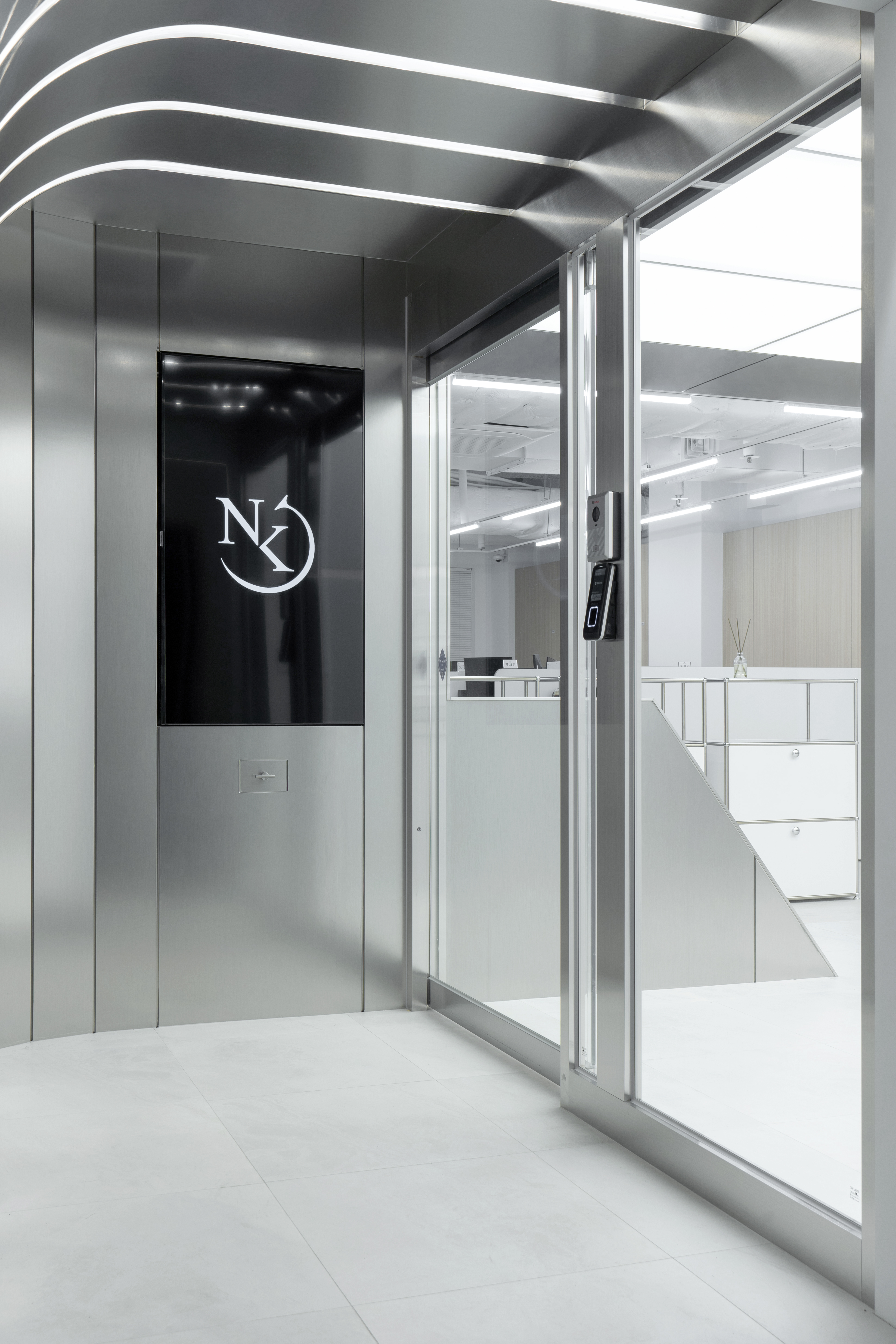 오피스 내부 출입구