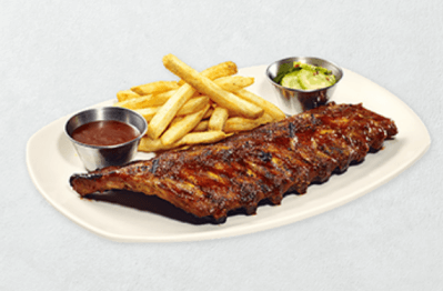 아웃백 폭립스테이크가 놓여있는 접시