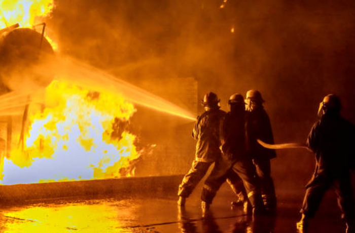 큰 불을 끄는 꿈