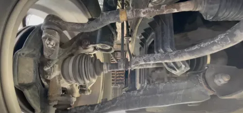 맥퍼슨 스트럿 전륜구동 국산차 하부모습