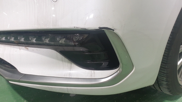 앞 범퍼 부분도색 앞 범퍼 부분도색