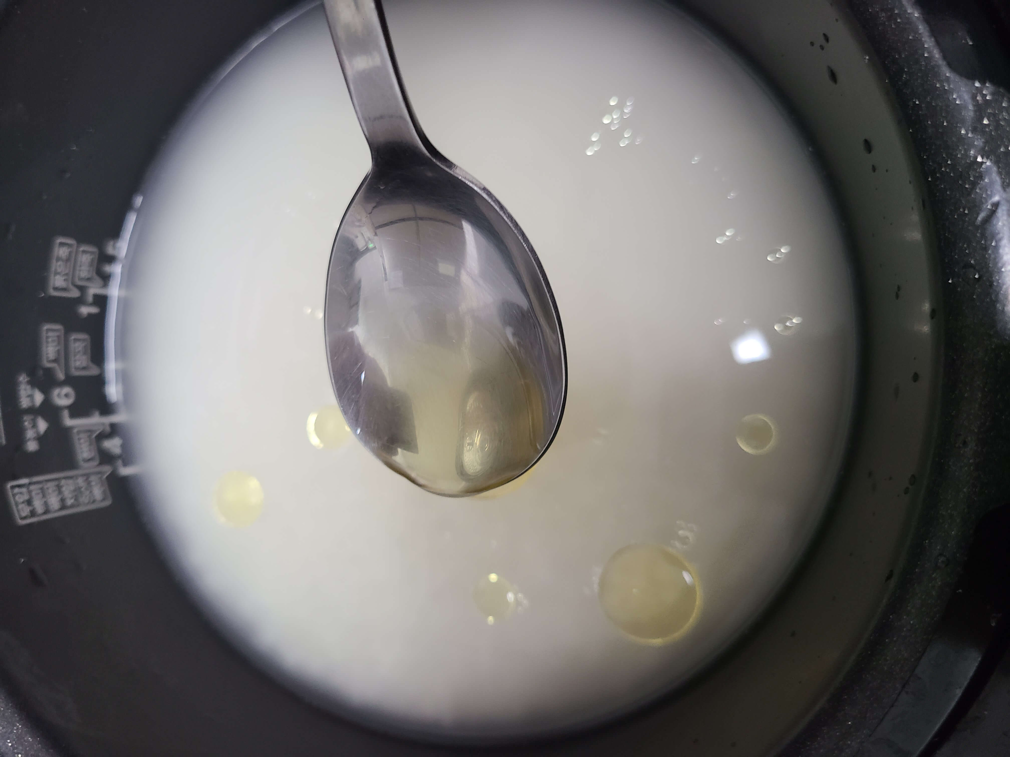 밥의 칼로리 혈당을 낮추는 방법 식물성 오일 한스푼