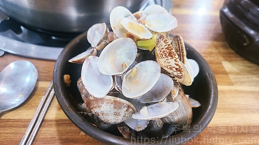 밀밭길-바지락-껍질