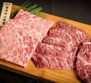 둔내역한우 본관