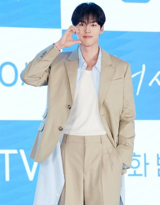 홍민기 배우 프로필 데이트 폭력 의혹