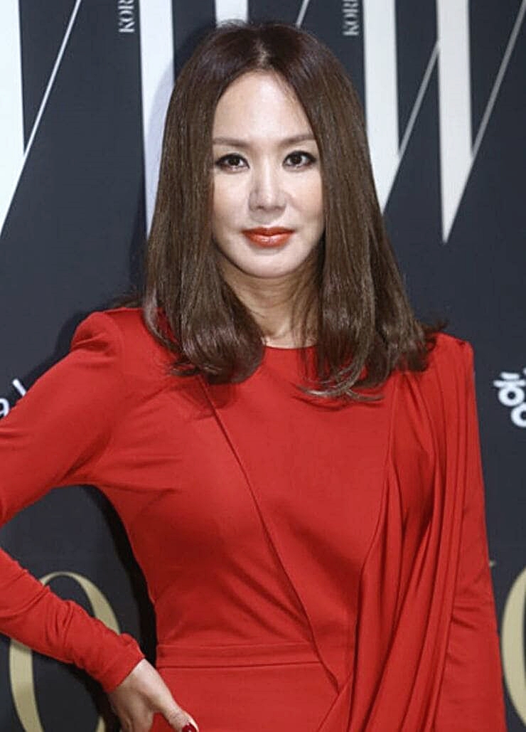 가수-겸-배우-엄정화