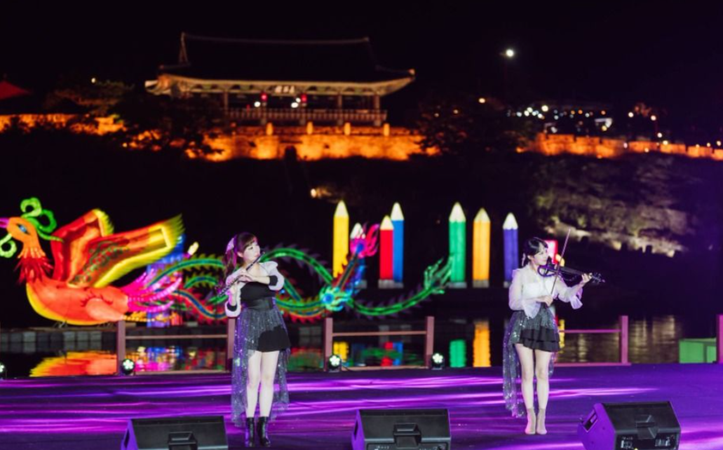 진주검무, 국악 공연, 전통 혼례 시연 등 한국적인 볼거리