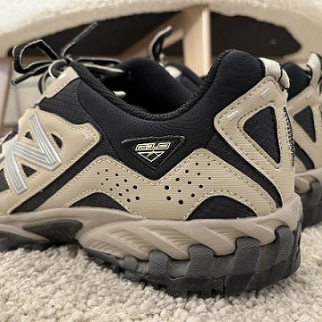 무지막지한 생김새를 자랑하는 아웃솔 측면