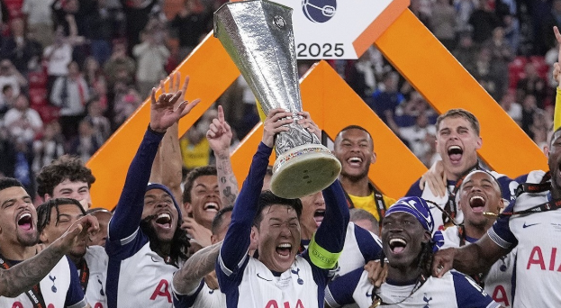 손흥민 토트넘 유로파리그 우승 트로피