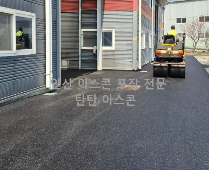 콤비롤러 다짐 작업 탄탄아스콘포장