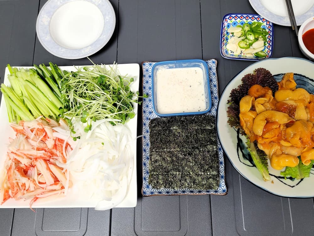 날치알 김쌈 손님 상차림