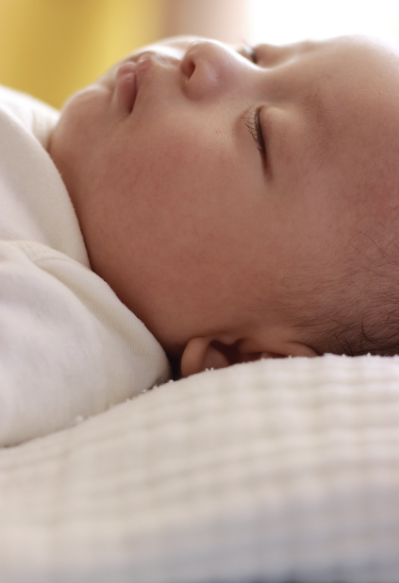 자고 있는 귀여운 아기