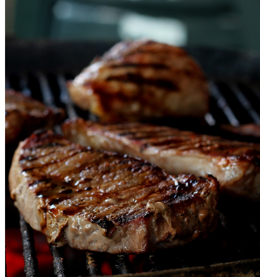 캠핑에서 해먹기 좋은 바비큐 요리에 관한 사진