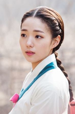 채수빈 한복