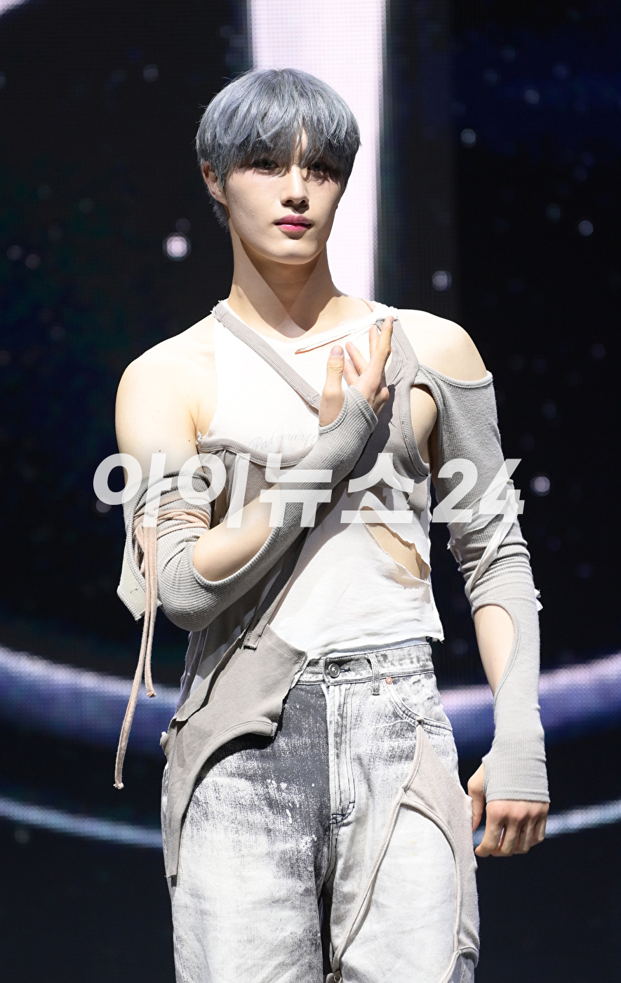 그룹 CIX 현석이 29일 오후 서울 연세대학교 백주년기념관에서 열린 CIX(씨아이엑스)의 여섯 번째 EP '오케이 에피소드 2: 아임 오케이'(OK Episode 2 : I'm OK) 발매 기념 쇼케이스에 참석하고 있다. [사진=정소희 기자]