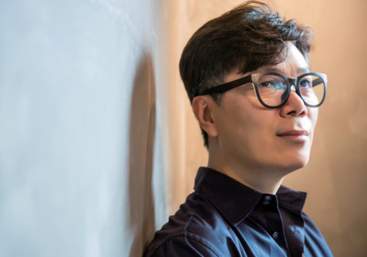 김영하 작가 얼굴 사진