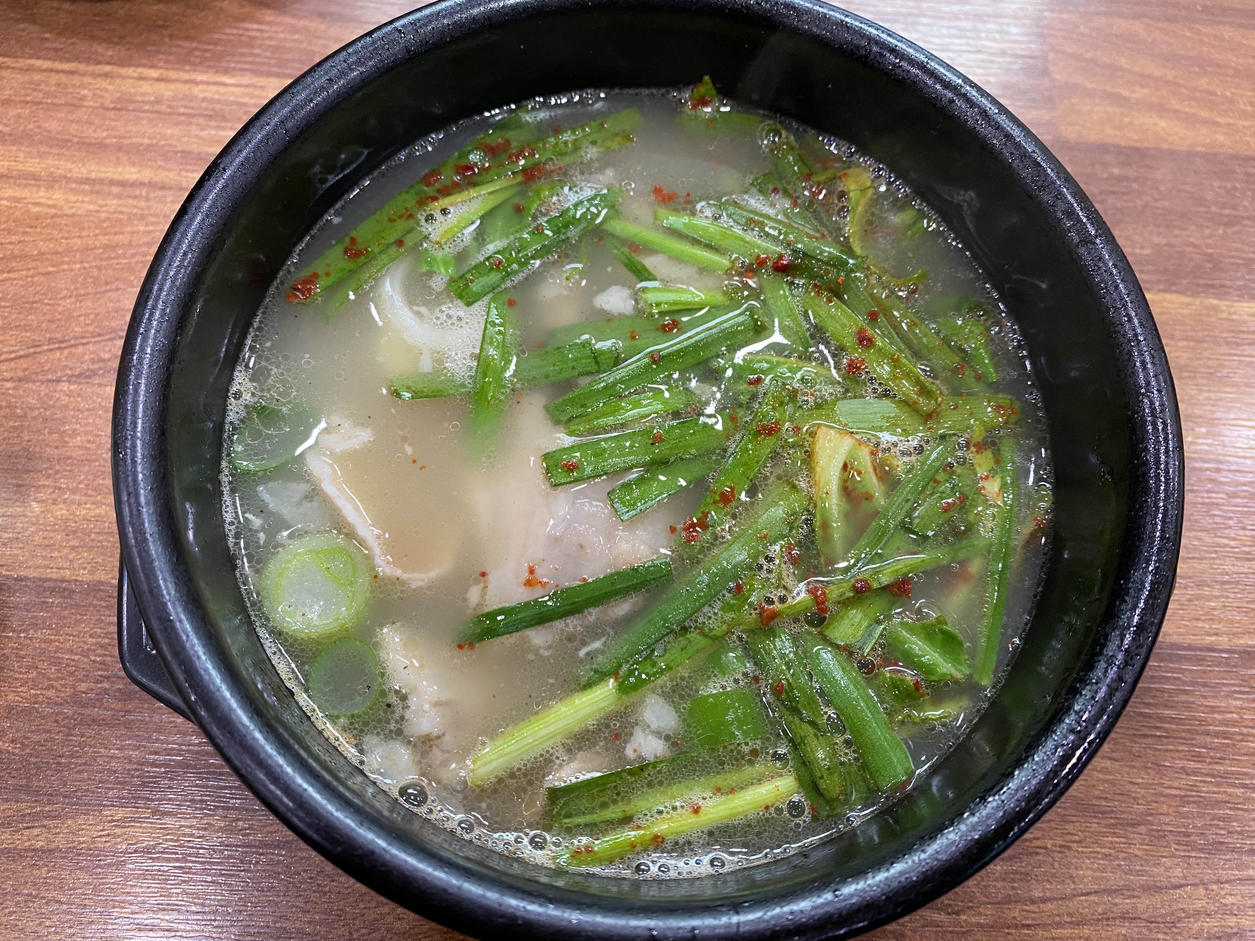 부산_맛집_부산진구_'마산식당'_돼지국밥의_위풍당당한_모습.
