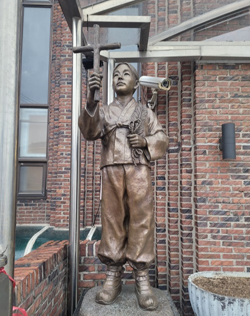 천안 봉명동성당 주보성인 유대철 베드로 성인입니다.