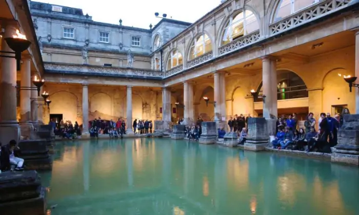 영국 서머싯주 바스(Bath)에 있는 로마 목욕탕(Roman Baths)