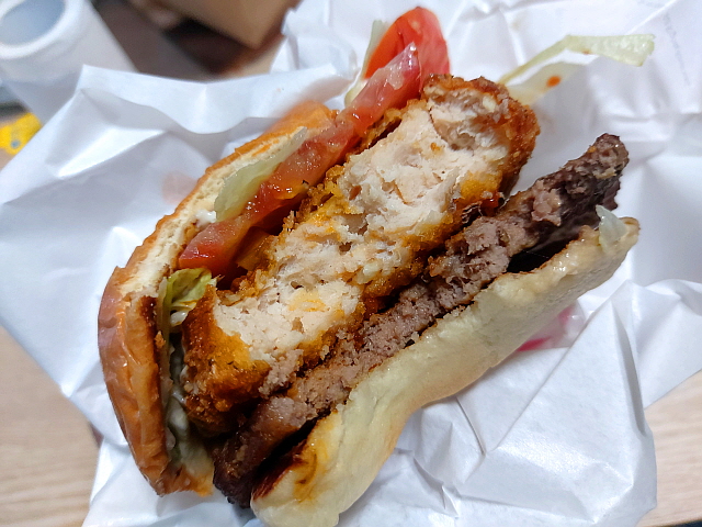 치킨+고기 햄버거