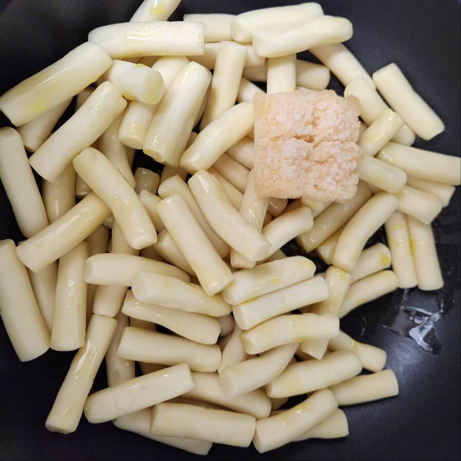 기름떡볶이 기름떡볶이 레시피 기름떡볶이 만들기 기름 떡볶이 만들기 매콤한 기름떡볶이 황금레시피 만들기! 비법은 버터 통인시장 기름 떡볶이 만들기 이색 기름떡볶이 만들기 고소하고 담백한 계란 간장기름떡볶이 만들기 기름 고추장 떡볶이만들기 초간단 황금레시피 설 명절 남은 떡국떡으로 기름떡볶이 만들기 백종원 기름 떡볶이 만들기 떡볶이 소스와 기름떡볶이 만들기 기름떡볶이 소떡소떡 만들기 백종원 기름떡볶이 쉽게 만들기!통인시장 부럽지 않은 맛 간식으로 기름떡볶이 만들기 기름떡볶이 황금레시피 최애간식 쉽게 만들기 10분 완성 기름떡볶이 가래떡으로 만들기