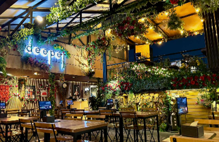 루프탑 저녁 조명 모습