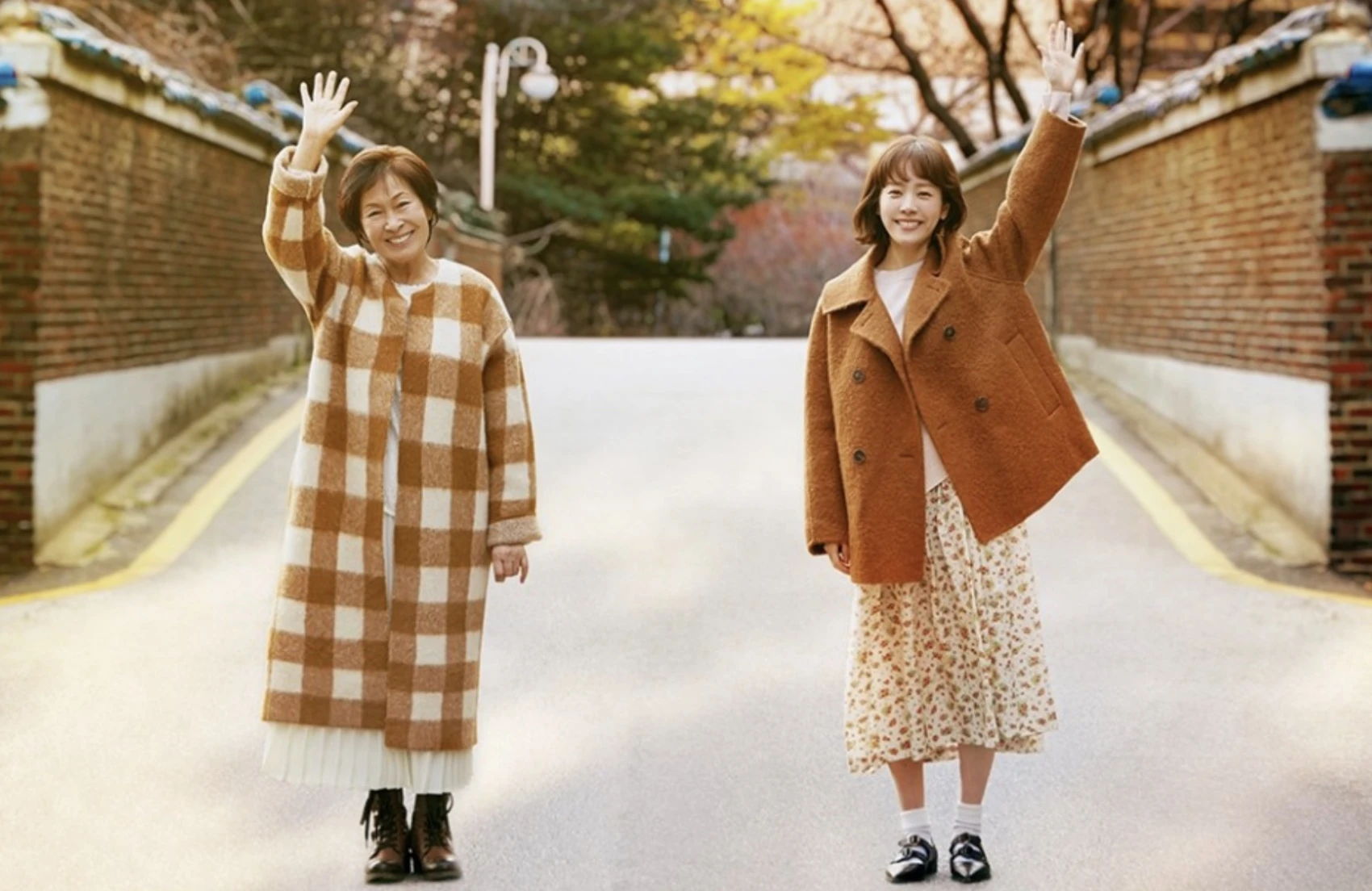 김혜자-한지민-손인사