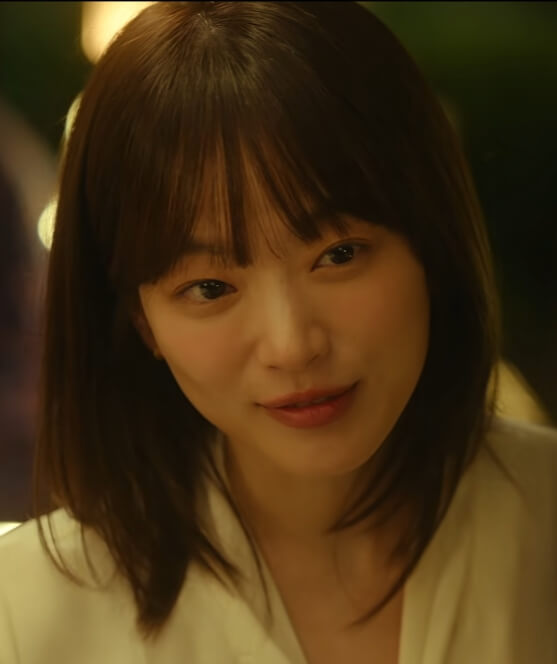 다해의 발그레한 표정