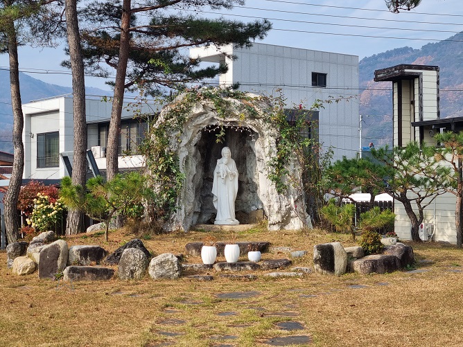 문경성당 성모동산 성모자상 사진