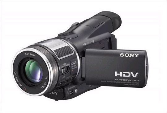 HDR-HC1 세계 최초 제일 작고 가벼운 디지털 HD 캠코더. 297만 화소 CMOS 센서.