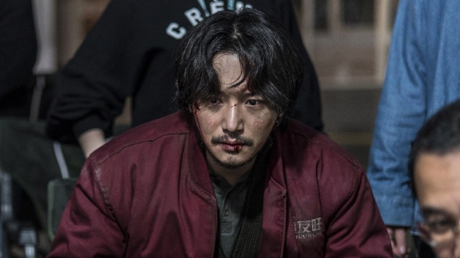 변요환이 본인이 촬영한 모습을 확인하는 모습