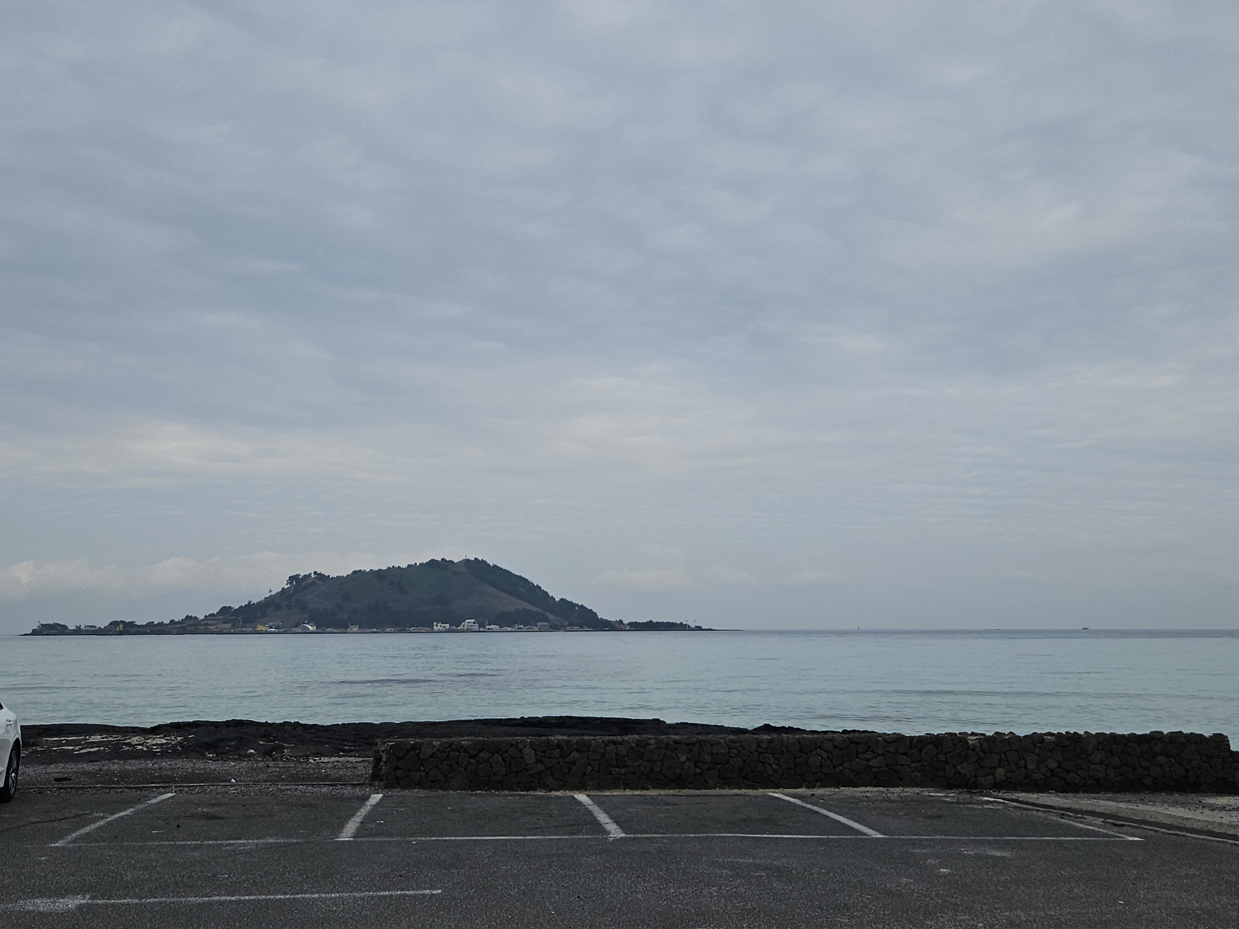 협재해수욕장에서 바라본 비양도 사진