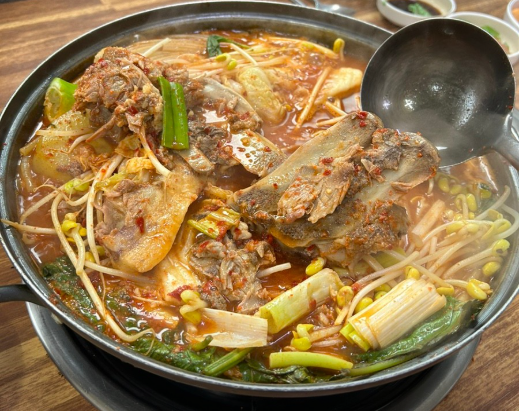 생방송투데이 40년 전통의 옛날 감자탕 인생맛집 충북 제천 고향원조감자탕