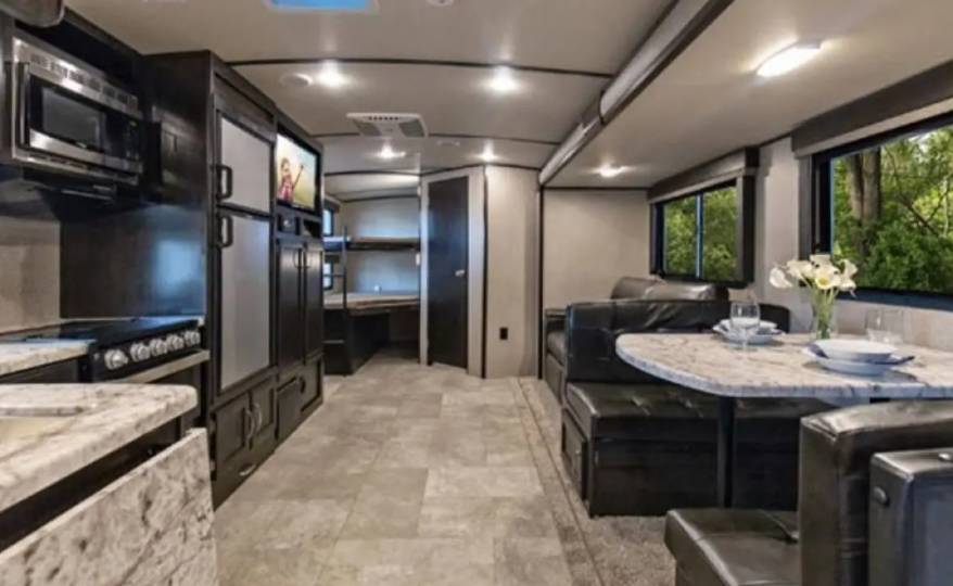 Luxury glamping cabin in the desert near Grand Canyon