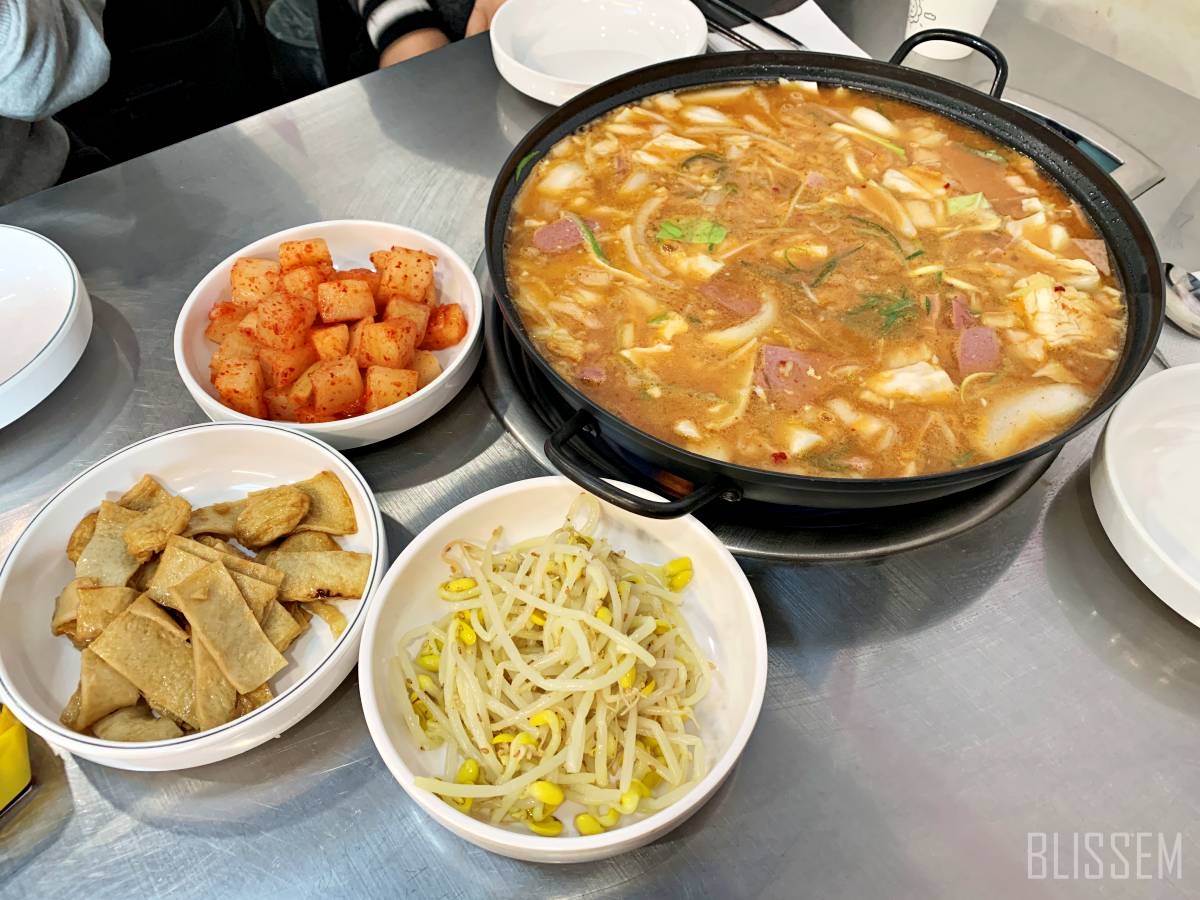 용산맛집-용산부대찌개-용산국제회관-부대찌개맛집-부대찌개-스테이크-미군부대찌개