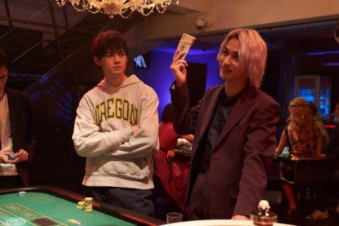 넷플릭스 일본 도박 영화다시보기추천 거짓말 사냥꾼 바쿠 결말 후기 리뷰 - 호평과 혹평