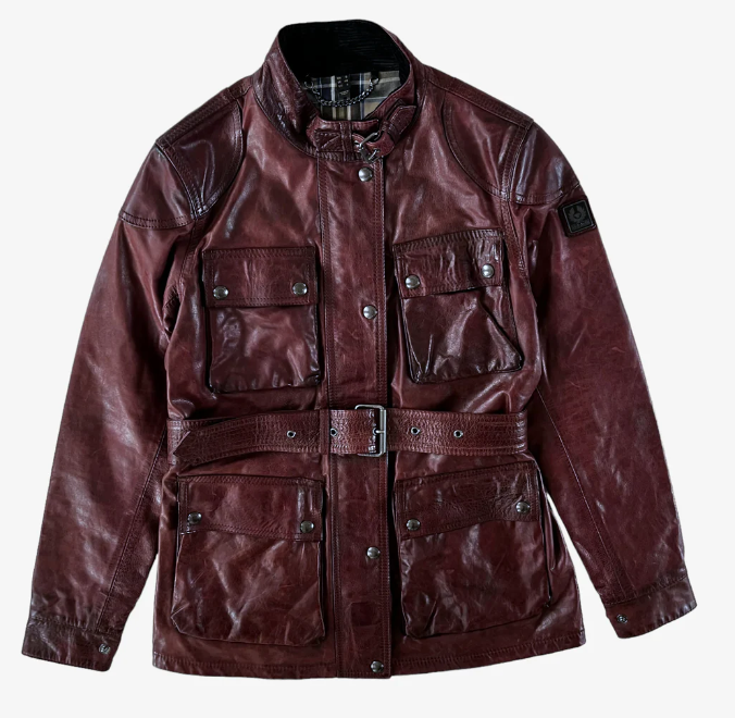 벨스타프(Belstaff) 영국의 전통 브랜드로, 모터사이클 라이더를 위한 방수 기능의 재킷을 제작하며 시작했습니다.
