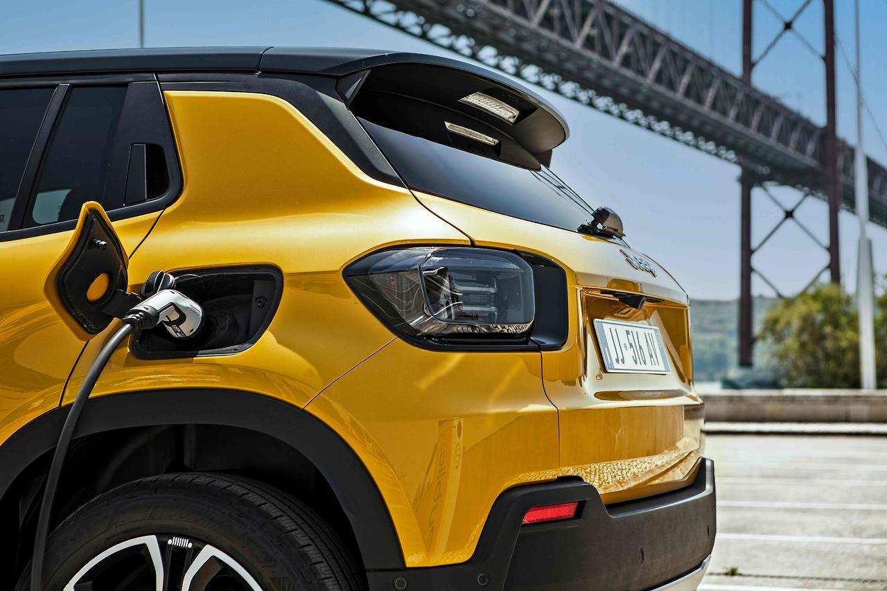 2024 지프 어벤저 EV 가격 및 사양: 구매 전 필수 정보