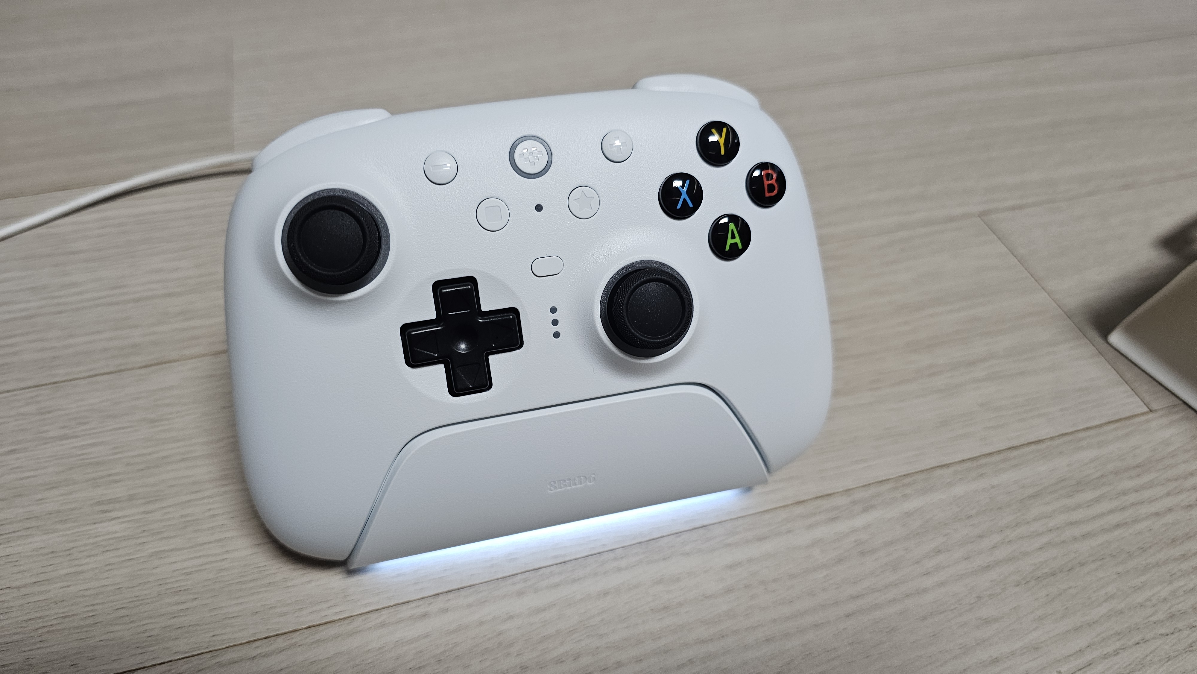 8BitDo 팔비또 무선 연결 모드 버튼과 LED 상태