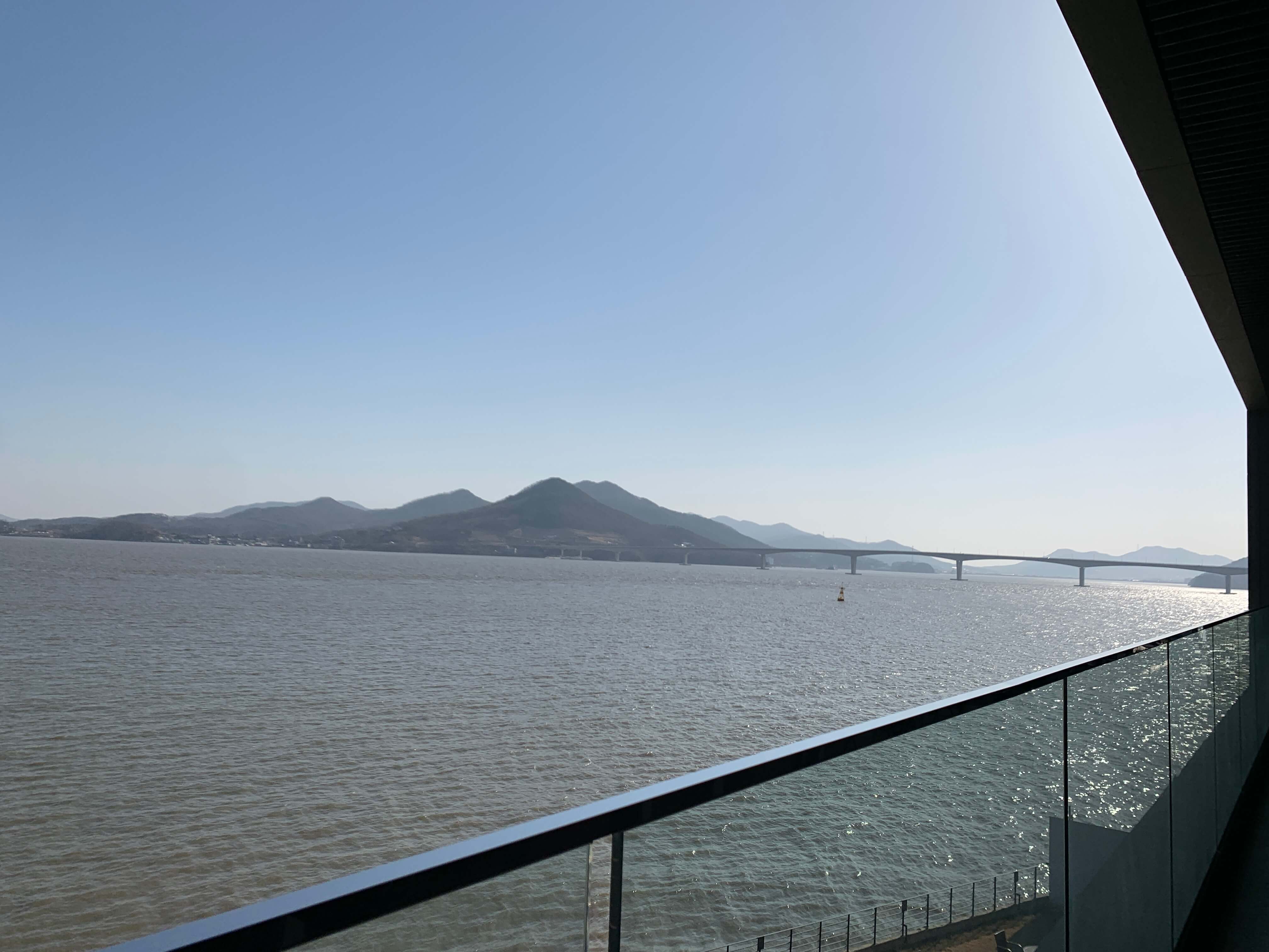 테라스에서 보이는 바다, 산뷰