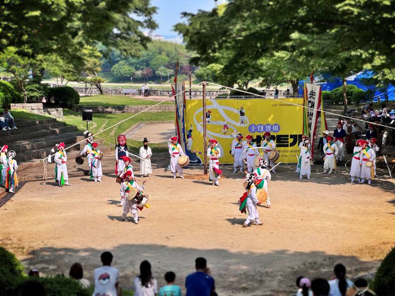 진주성 야외공연장 솟대쟁이놀이 '난장트기' 공연 관람