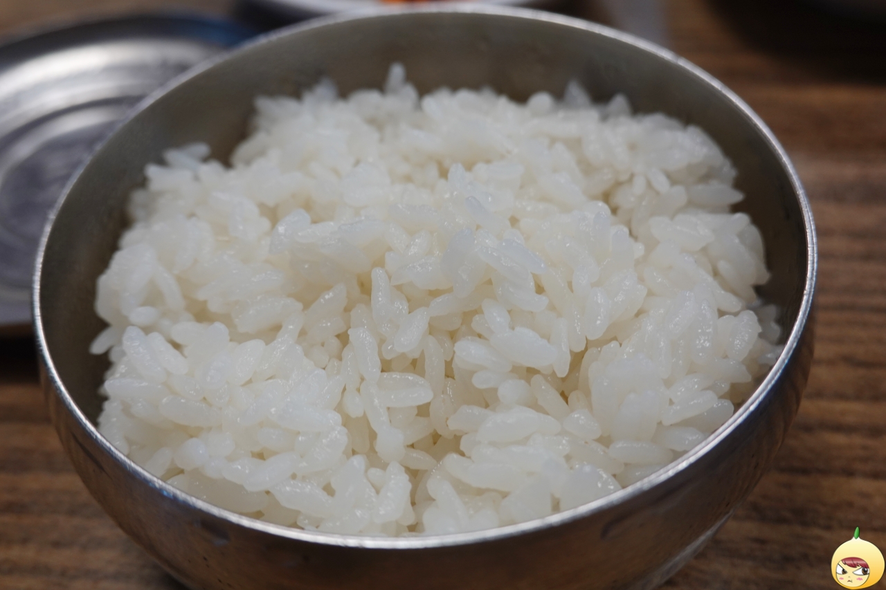 따끈한 흰쌀밥