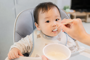 초기 이유식 식단, 처음 시작할 때 무엇부터 먹여야 할까요?