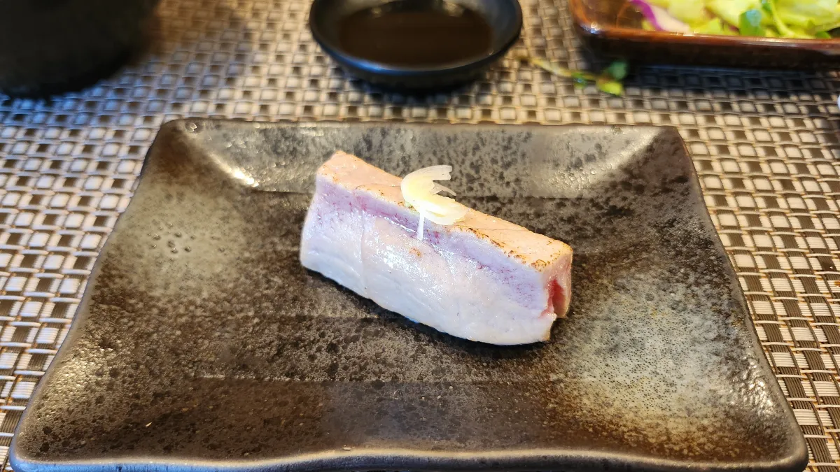 겉을-익힌-참다랑어