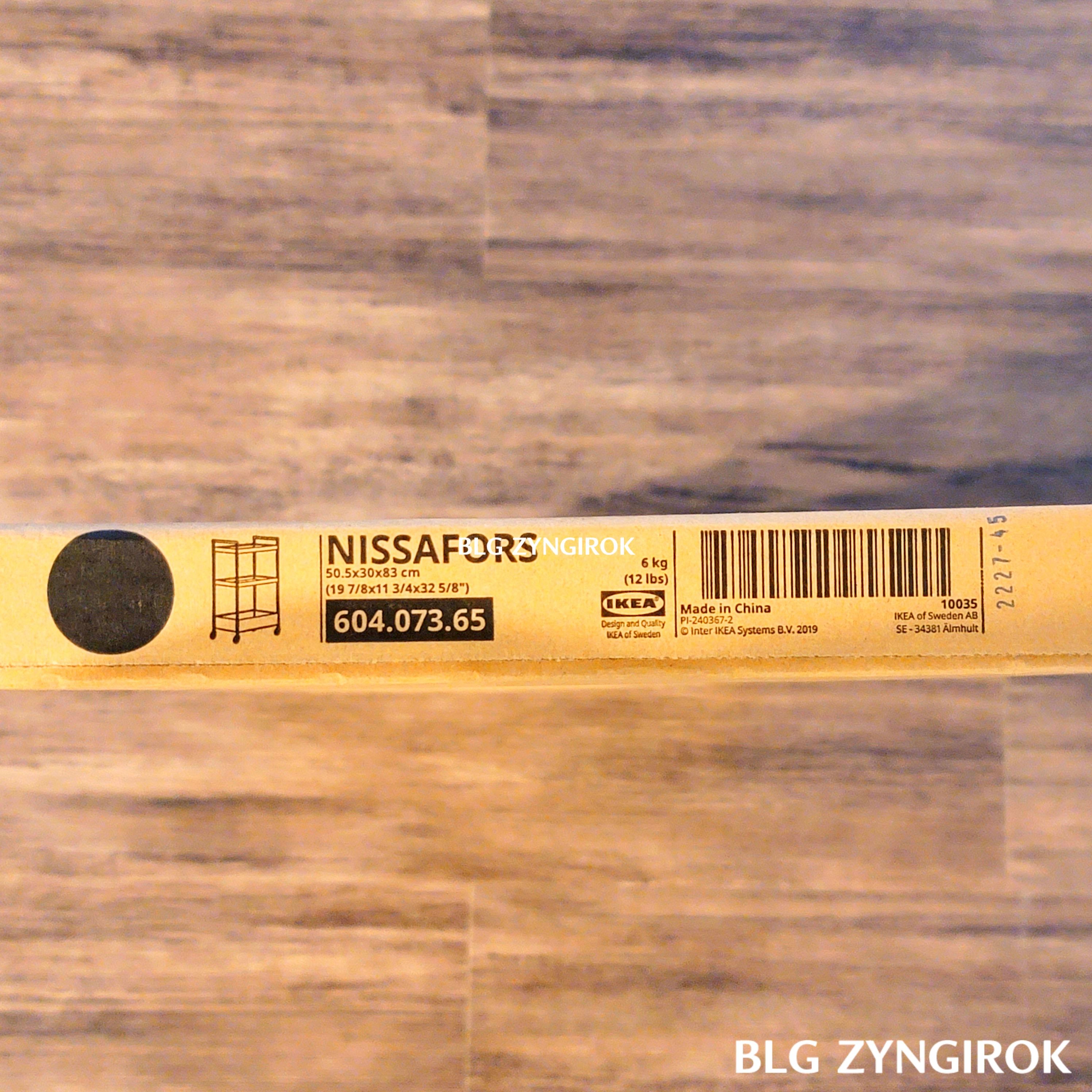 상자에는-NISSAFORS-라고-쓰여있다.