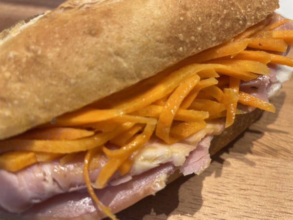 당근라페 샌드위치 만들기 완성샷 - 프랑스의 맛, 정말 맛있음